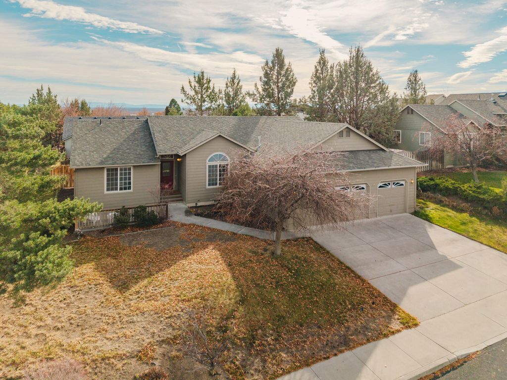 3734 SW Wickiup Place, Redmond, OR 97756