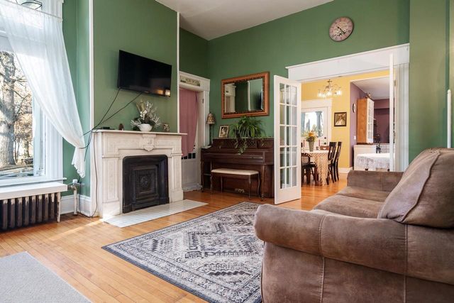 2200 W Memorial Drive, Janesville, WI 53548