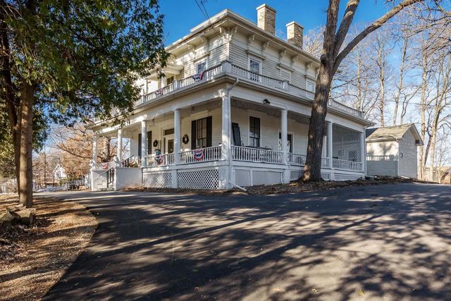 2200 W Memorial Drive, Janesville, WI 53548