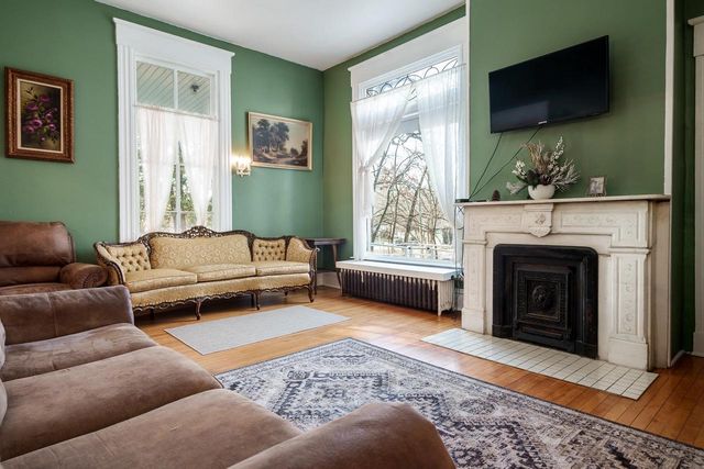 2200 W Memorial Drive, Janesville, WI 53548