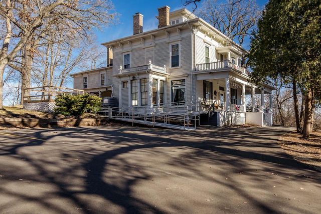 2200 W Memorial Drive, Janesville, WI 53548