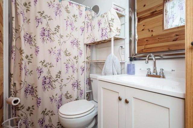 2200 W Memorial Drive, Janesville, WI 53548