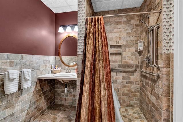 2200 W Memorial Drive, Janesville, WI 53548