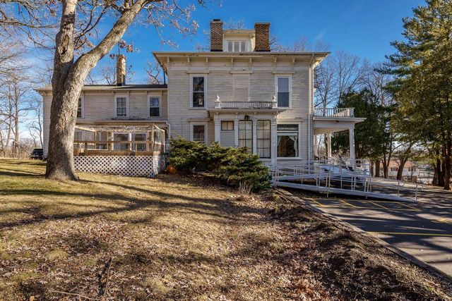 2200 W Memorial Drive, Janesville, WI 53548