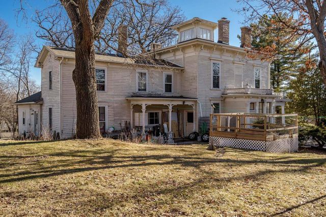 2200 W Memorial Drive, Janesville, WI 53548