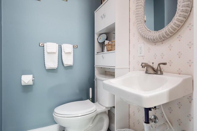 2200 W Memorial Drive, Janesville, WI 53548