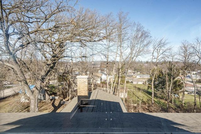 2200 W Memorial Drive, Janesville, WI 53548