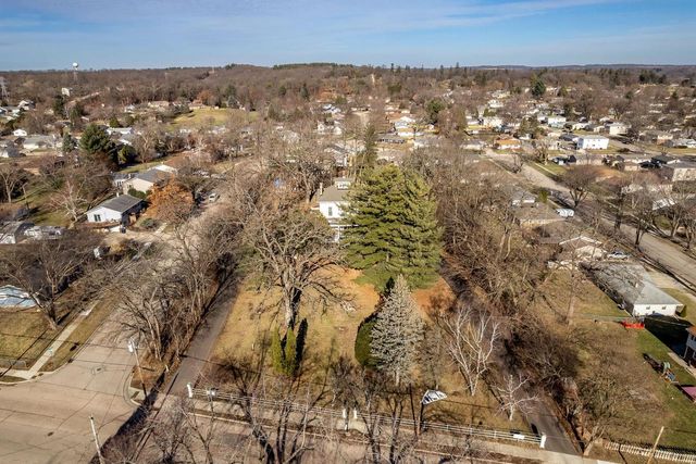 2200 W Memorial Drive, Janesville, WI 53548