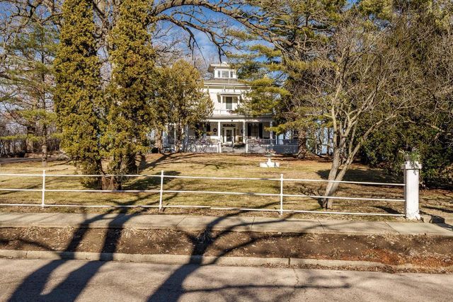 2200 W Memorial Drive, Janesville, WI 53548