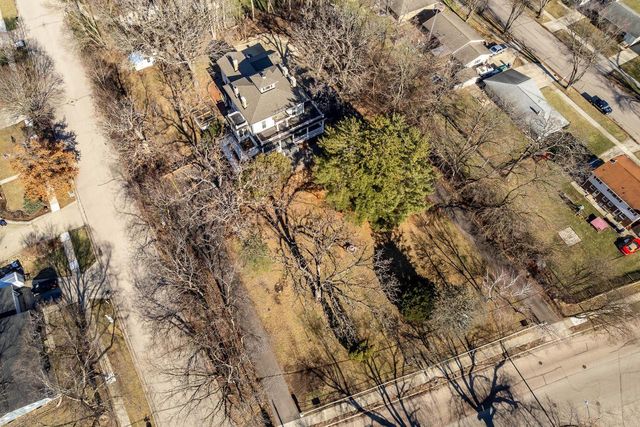 2200 W Memorial Drive, Janesville, WI 53548