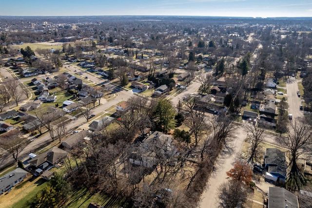 2200 W Memorial Drive, Janesville, WI 53548