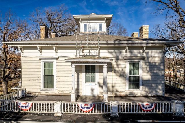 2200 W Memorial Drive, Janesville, WI 53548