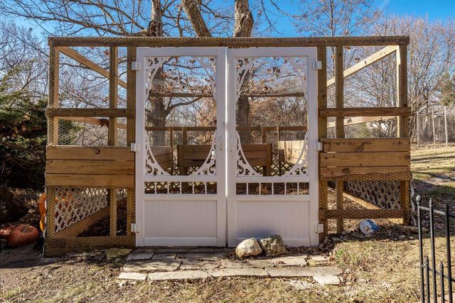 2200 W Memorial Drive, Janesville, WI 53548