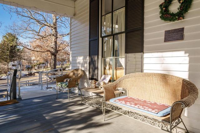 2200 W Memorial Drive, Janesville, WI 53548