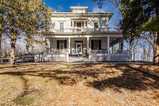 2200 W Memorial Drive, Janesville, WI 53548