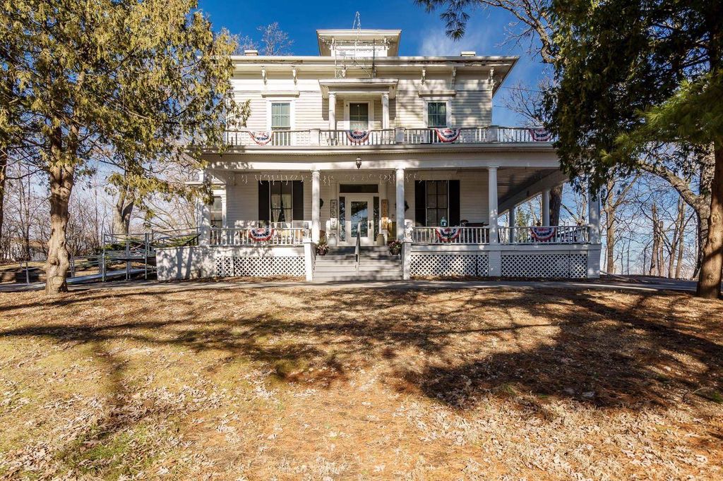 2200 W Memorial Drive, Janesville, WI 53548