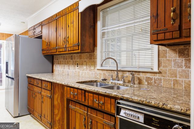 2243 Oakgrove Circle, Valdosta, GA 31602