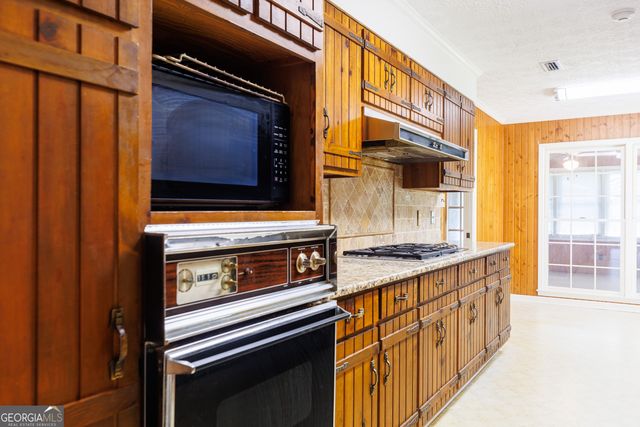 2243 Oakgrove Circle, Valdosta, GA 31602