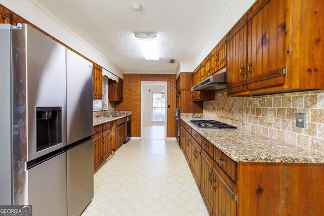 2243 Oakgrove Circle, Valdosta, GA 31602
