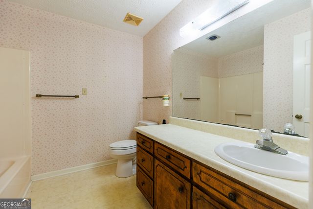 2243 Oakgrove Circle, Valdosta, GA 31602