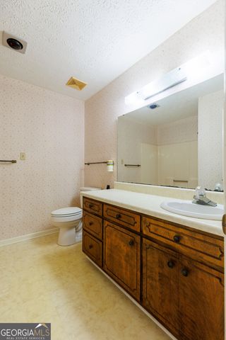 2243 Oakgrove Circle, Valdosta, GA 31602
