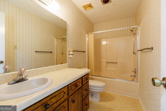 2243 Oakgrove Circle, Valdosta, GA 31602