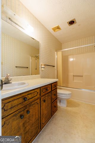 2243 Oakgrove Circle, Valdosta, GA 31602