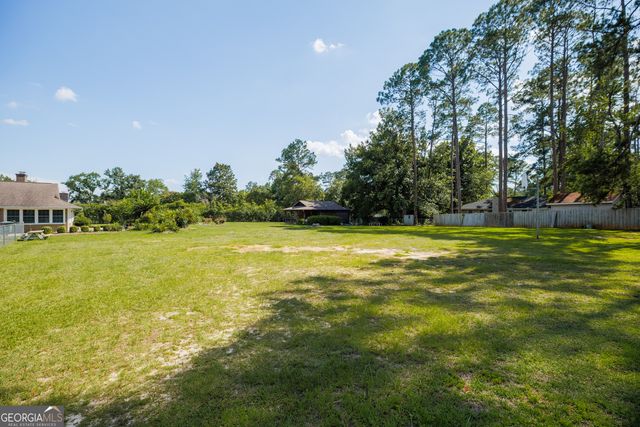 2243 Oakgrove Circle, Valdosta, GA 31602