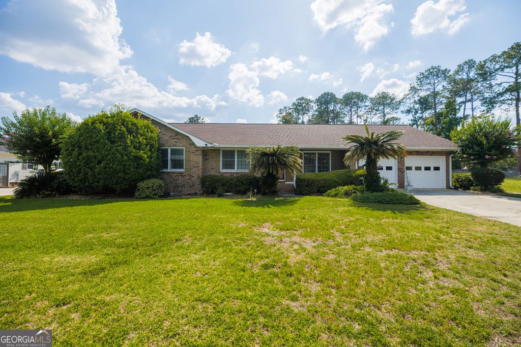 2243 Oakgrove Circle, Valdosta, GA 31602