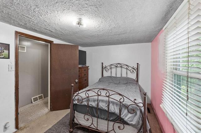 7337 Barnes Drive, Kansas City, KS 66109