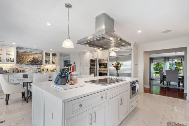 5 Coon Hollow Road, Lloyd Harbor, NY 11743