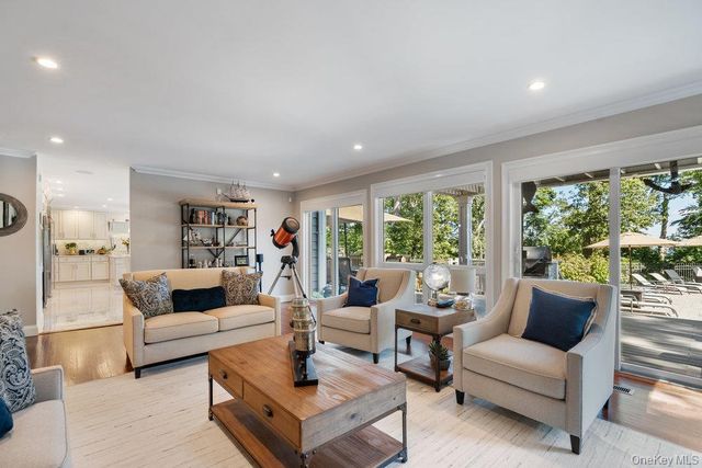 5 Coon Hollow Road, Lloyd Harbor, NY 11743