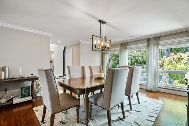 5 Coon Hollow Road, Lloyd Harbor, NY 11743