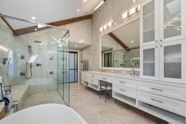 5 Coon Hollow Road, Lloyd Harbor, NY 11743