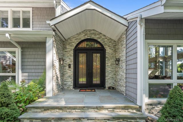 5 Coon Hollow Road, Lloyd Harbor, NY 11743