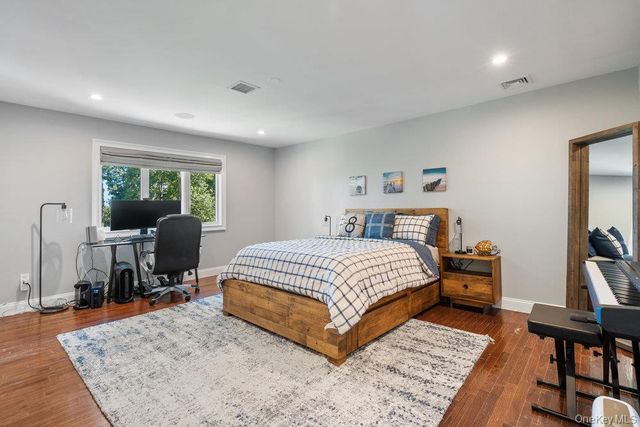 5 Coon Hollow Road, Lloyd Harbor, NY 11743