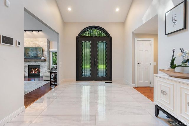 5 Coon Hollow Road, Lloyd Harbor, NY 11743