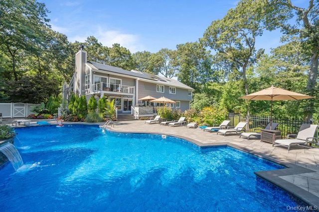 5 Coon Hollow Road, Lloyd Harbor, NY 11743