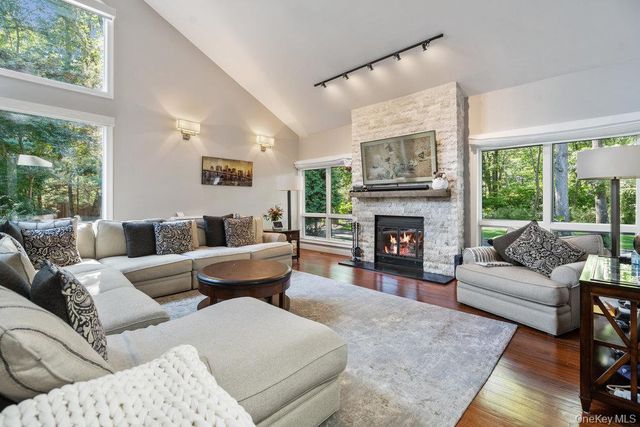 5 Coon Hollow Road, Lloyd Harbor, NY 11743