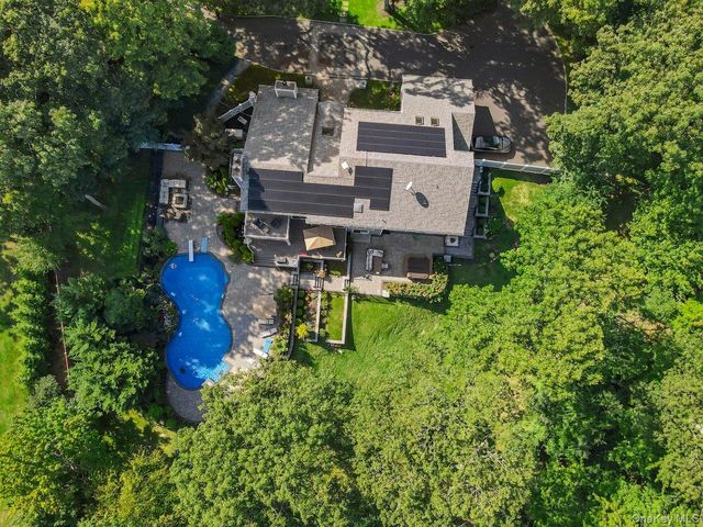 5 Coon Hollow Road, Lloyd Harbor, NY 11743