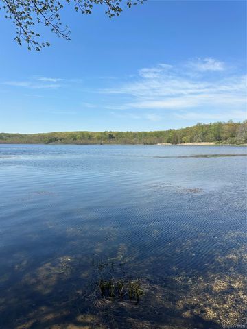 102 Lake Kitchawan Drive, South Salem, NY 10590