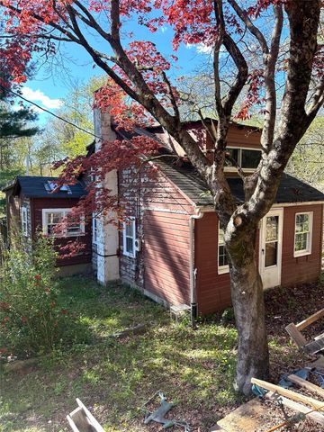 102 Lake Kitchawan Drive, South Salem, NY 10590