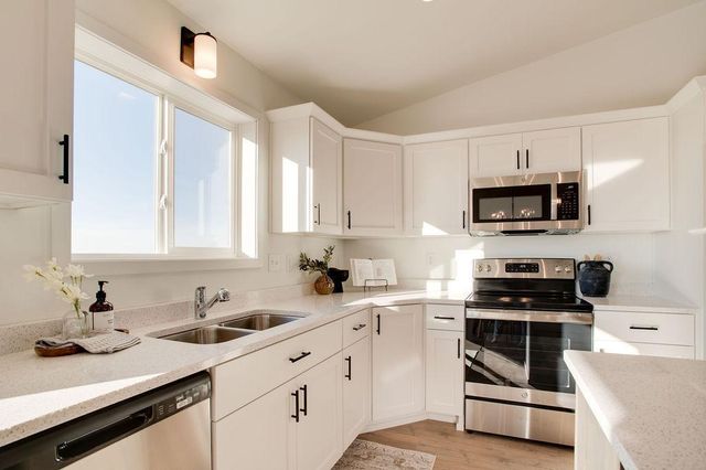 6710 Belding Drive S, Fargo, ND 58104