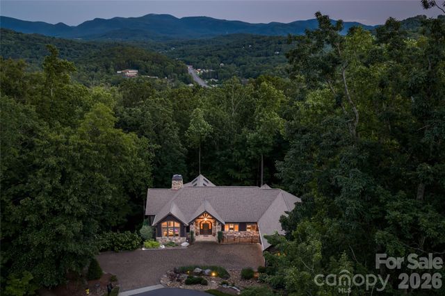 2 Cherokee Orchard Court, Fairview, NC 28730