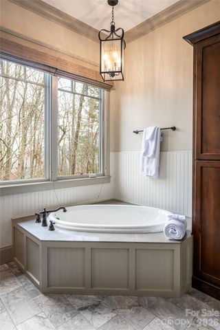 2 Cherokee Orchard Court, Fairview, NC 28730
