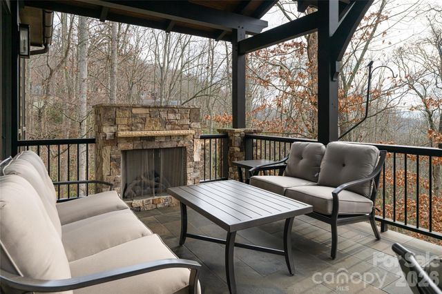 2 Cherokee Orchard Court, Fairview, NC 28730