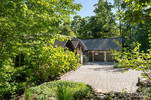 2 Cherokee Orchard Court, Fairview, NC 28730