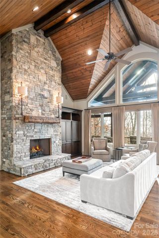2 Cherokee Orchard Court, Fairview, NC 28730