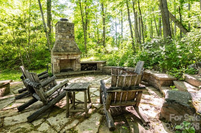 2 Cherokee Orchard Court, Fairview, NC 28730