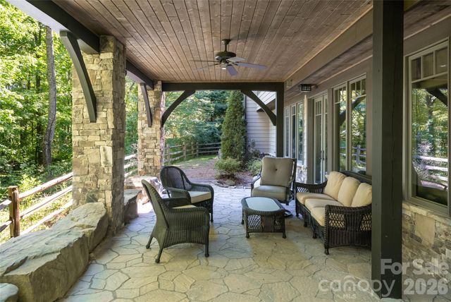 2 Cherokee Orchard Court, Fairview, NC 28730